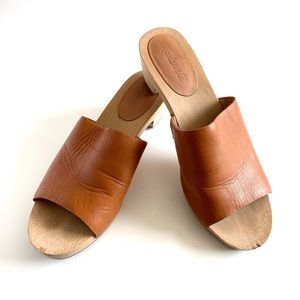 MADEWELL • The Evelyn Clog Slide Sandal in Burnished Caramel